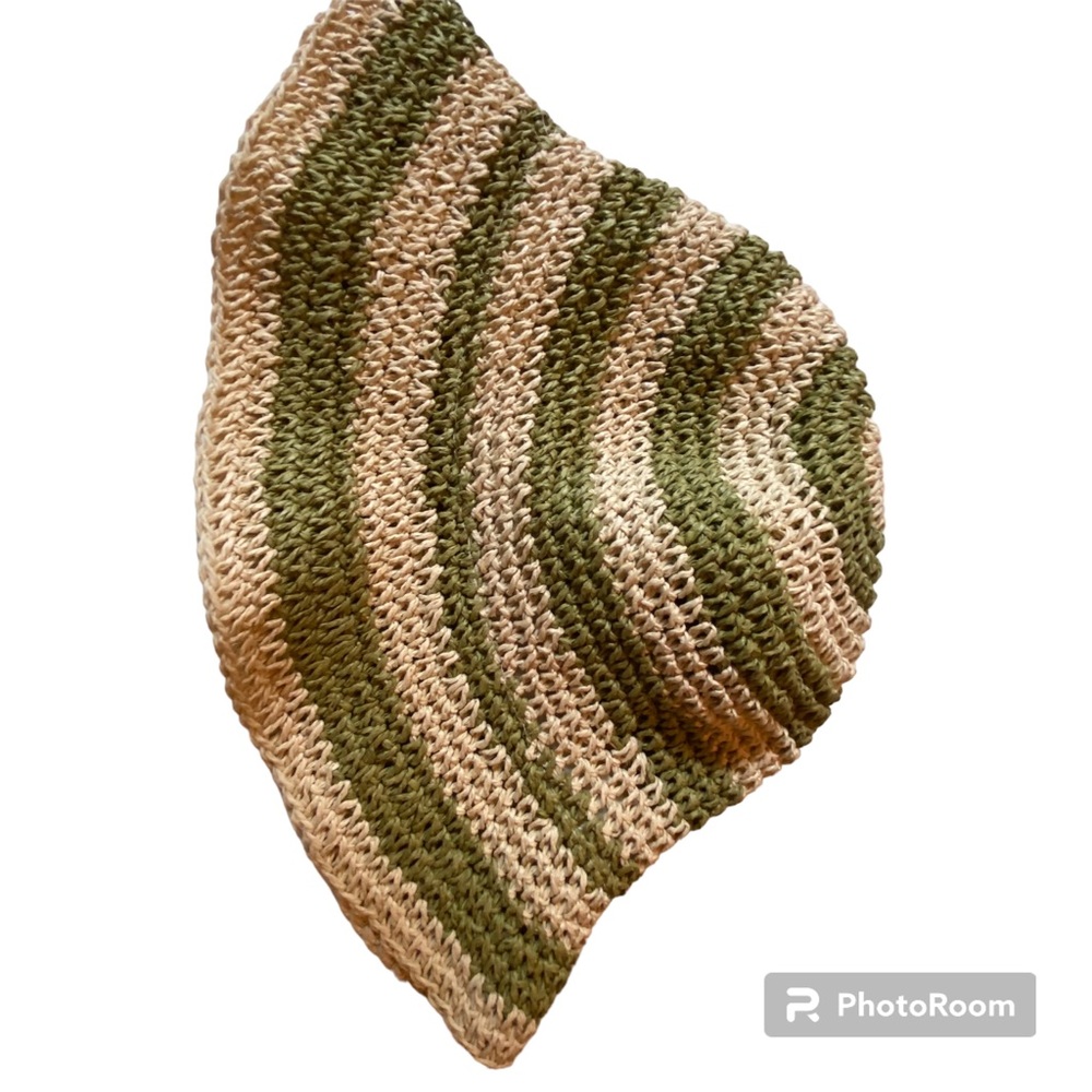 Hat -forever 21 - paper straw - like new